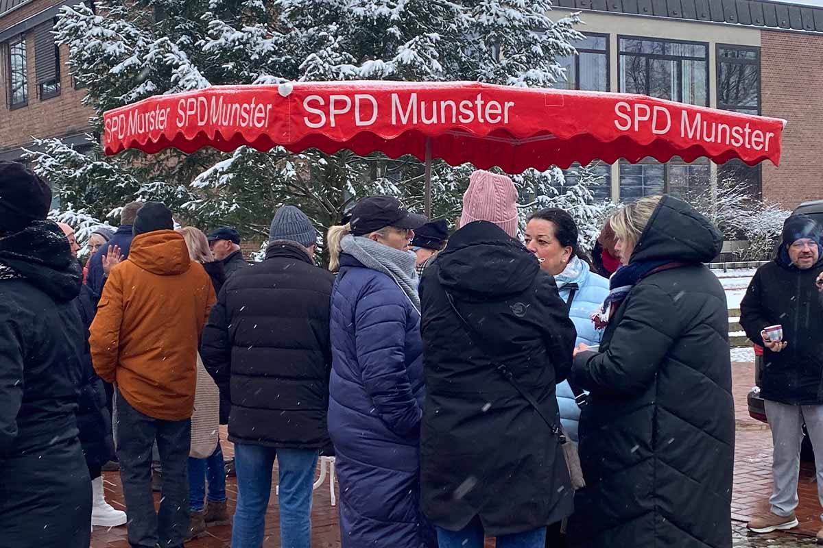 Marco im Gespräch mit den Bürgerinnen und Bürgern aus 29633 Munster