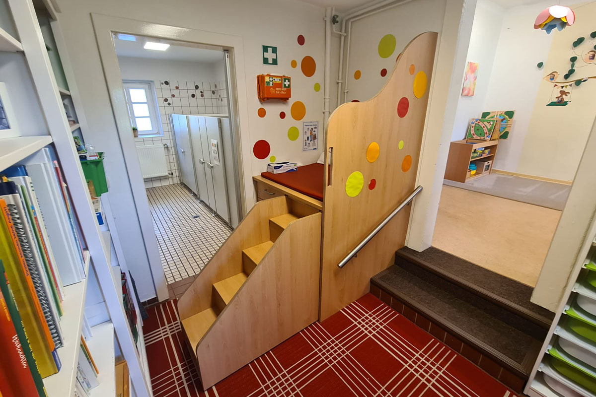 Spielbereich und Nasszelle